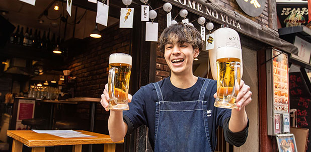 店舗スタッフにも受け継がれるお客様との良い距離感で常連様に愛される人気店に